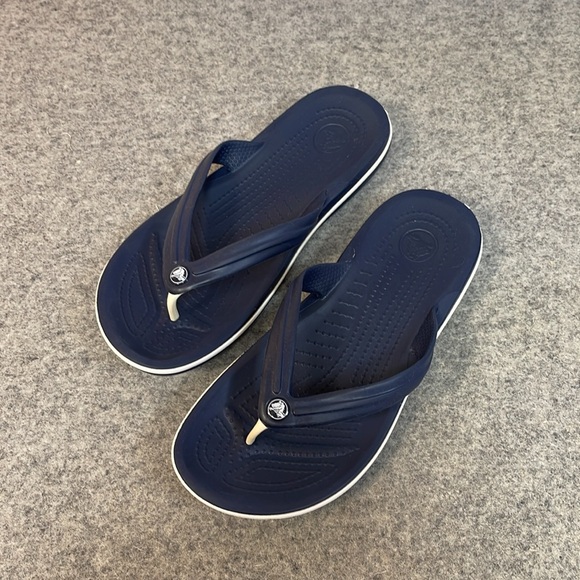 CROCS. NAVY BLUE Sandals. Women’s size 8, Men’s size 6. - Picture 5 of 10